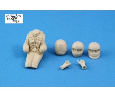 F-1 Driver Figure Set - Sitting in the Cockpit with three different Helmets 1/20 - El Oso Kits - 003
